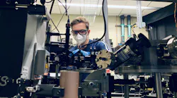 FIGURE 1. Researcher Len van Deurzen uses his team’s optically pumped laser setup.
