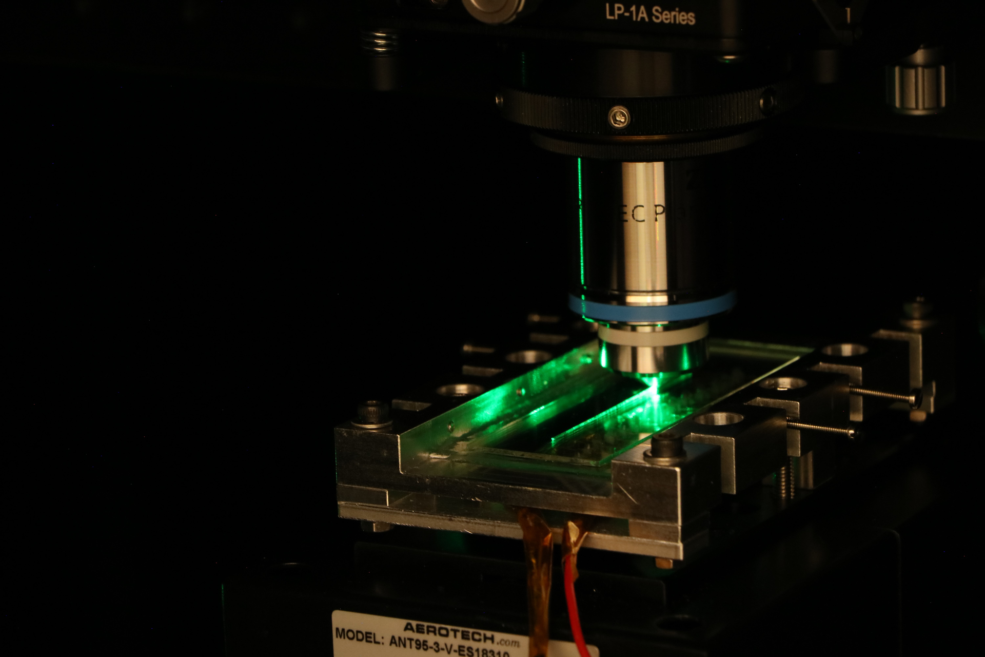 University of Oxford researchers create a single-mode sapphire optical fiber, which also has a fiber Bragg grating.
