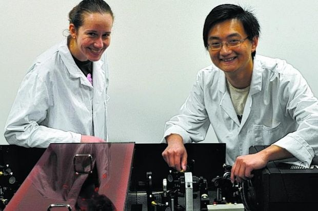 Dr. Gail McConnell and Dr. Wei Zhang have designed and built a new microscope that provides an easier, cheaper way to obtain images.