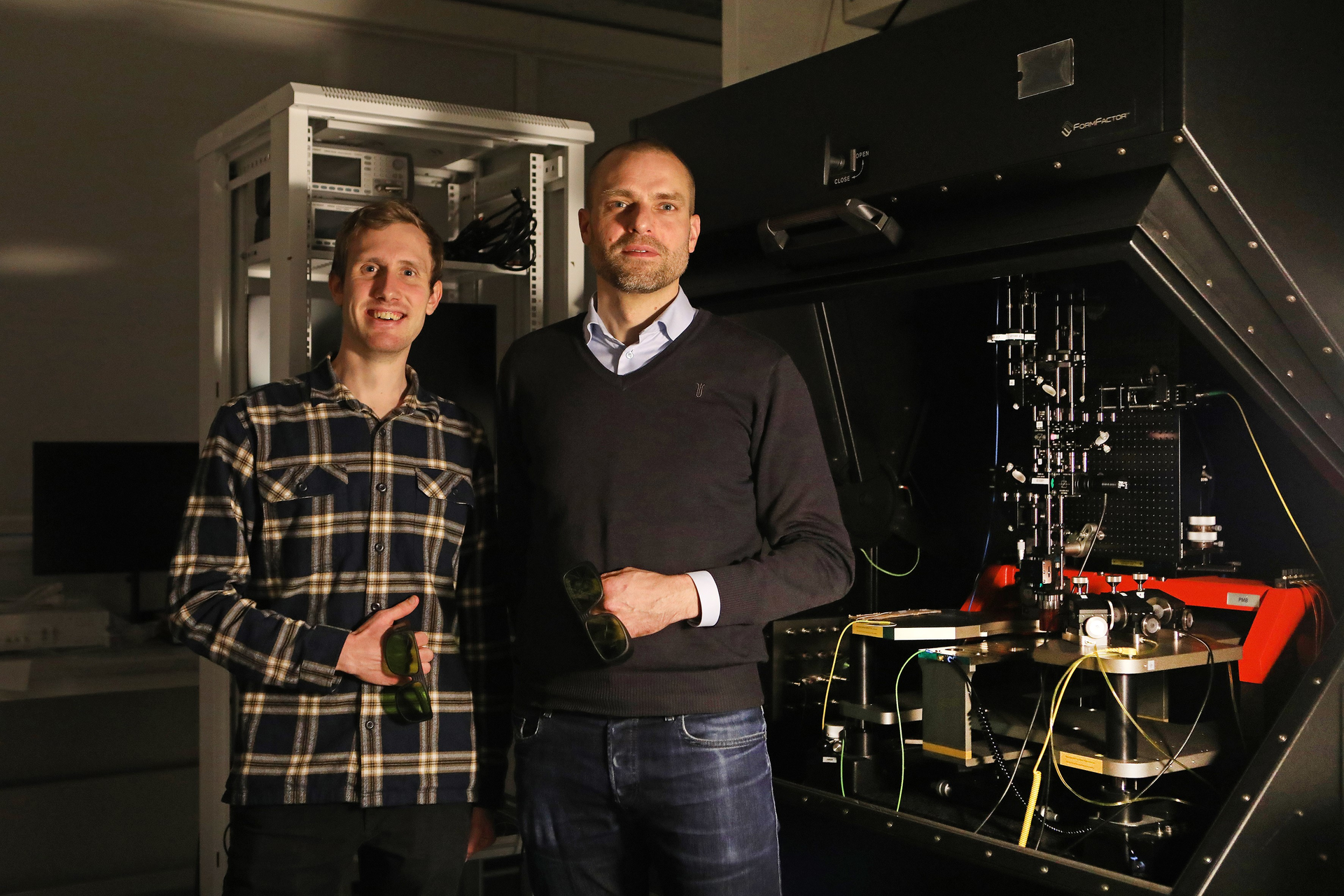 Marcus Albrechtsen (left) and S&oslash;ren Stobbe in the lab.