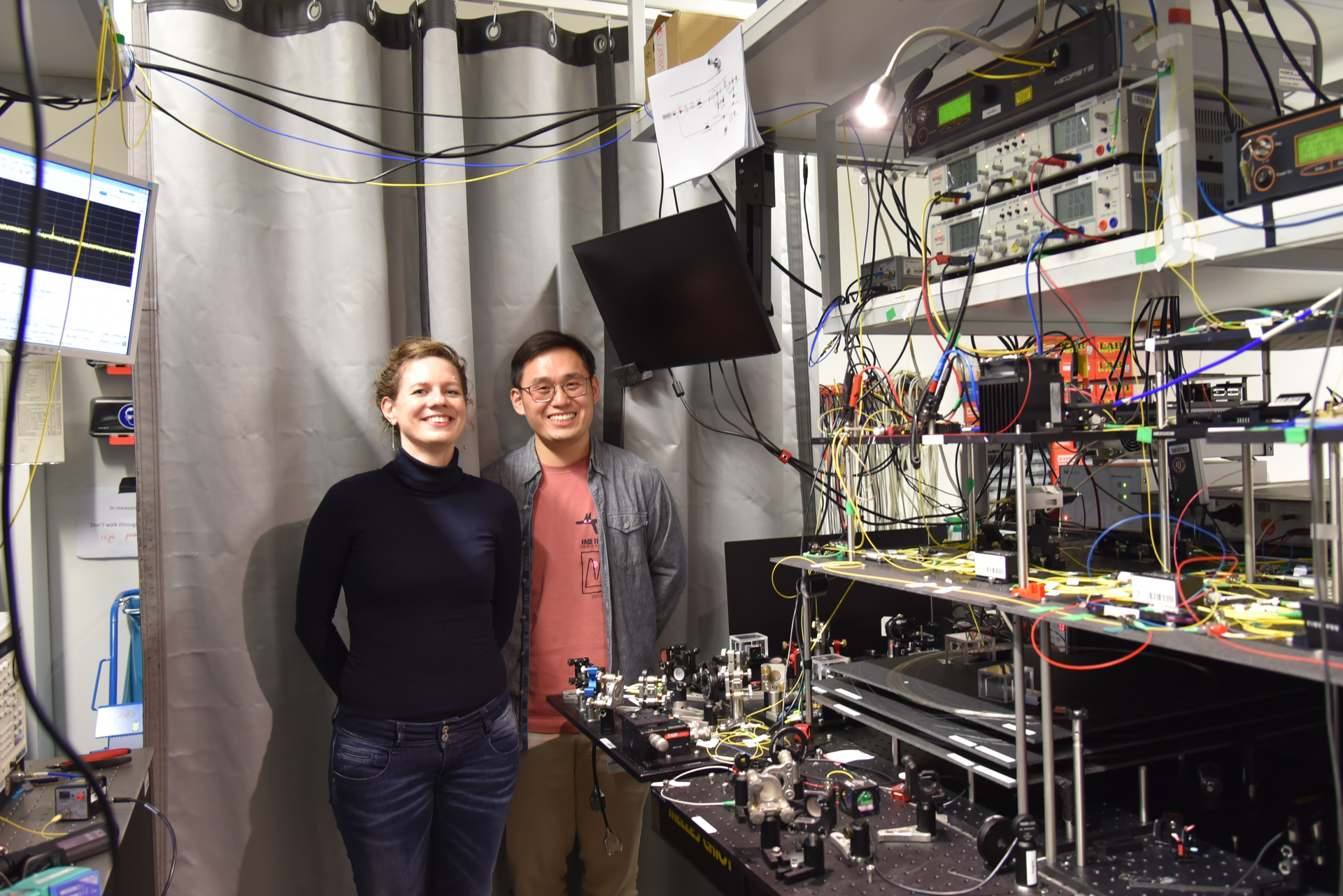 Birgit Stiller and Xinglin Zeng in the lab.