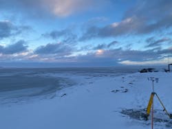 FIGURE 3. Using distributed acoustic sensing, the researchers recorded ambient seismic noise and changes in sea ice cover to track its retreat and formation in greater detail. FIGURE 3. Using distributed acoustic sensing, the researchers recorded ambient seismic noise and changes in sea ice cover to track its retreat and formation in greater detail.