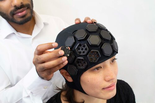 FIGURE 1. The researchers use LUMO, a wearable, portable, high-density functional NIR imaging device equipped with modular tiles with built-in NIR light sources and detectors.