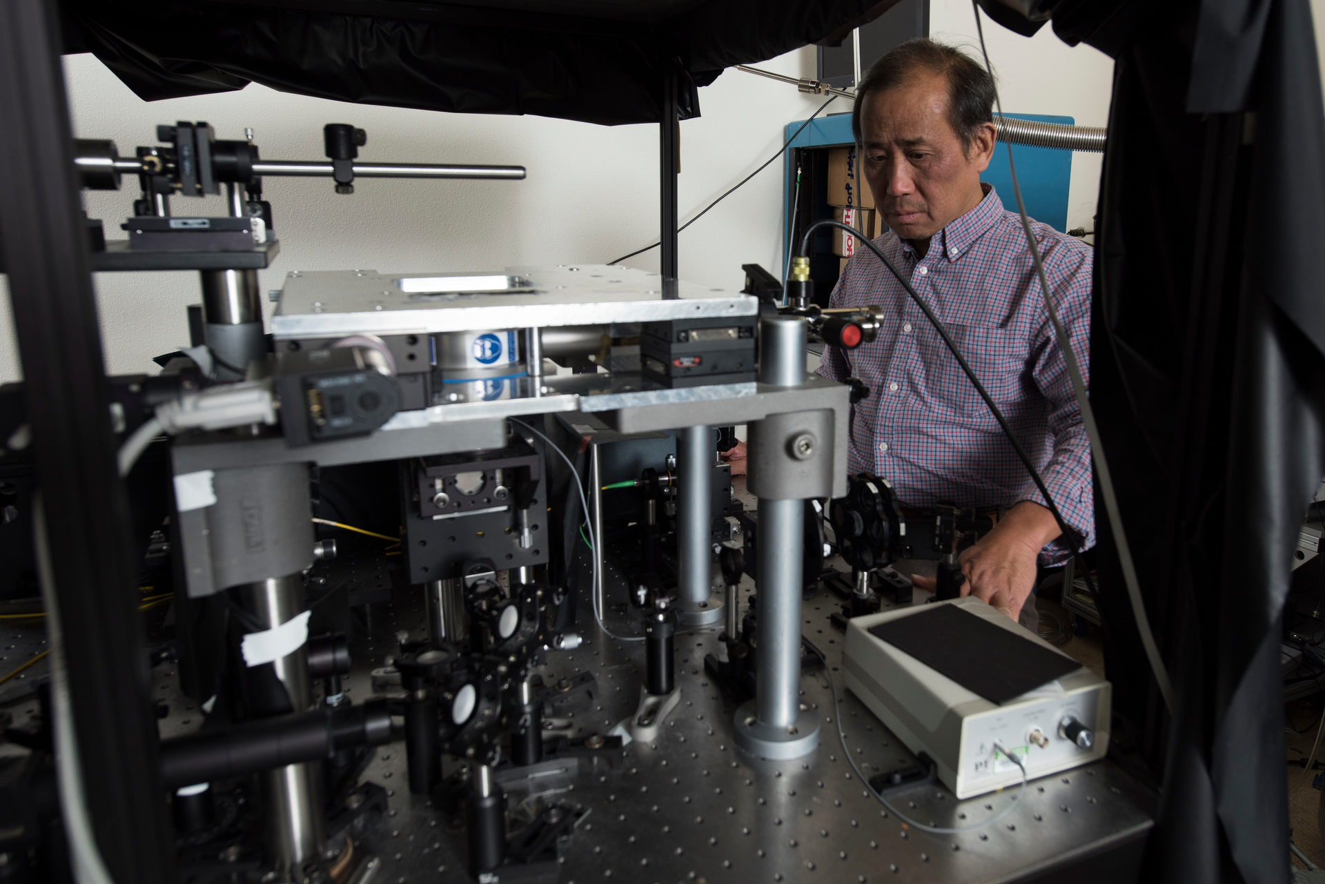 FIGURE 1. Han Htoon in the lab.