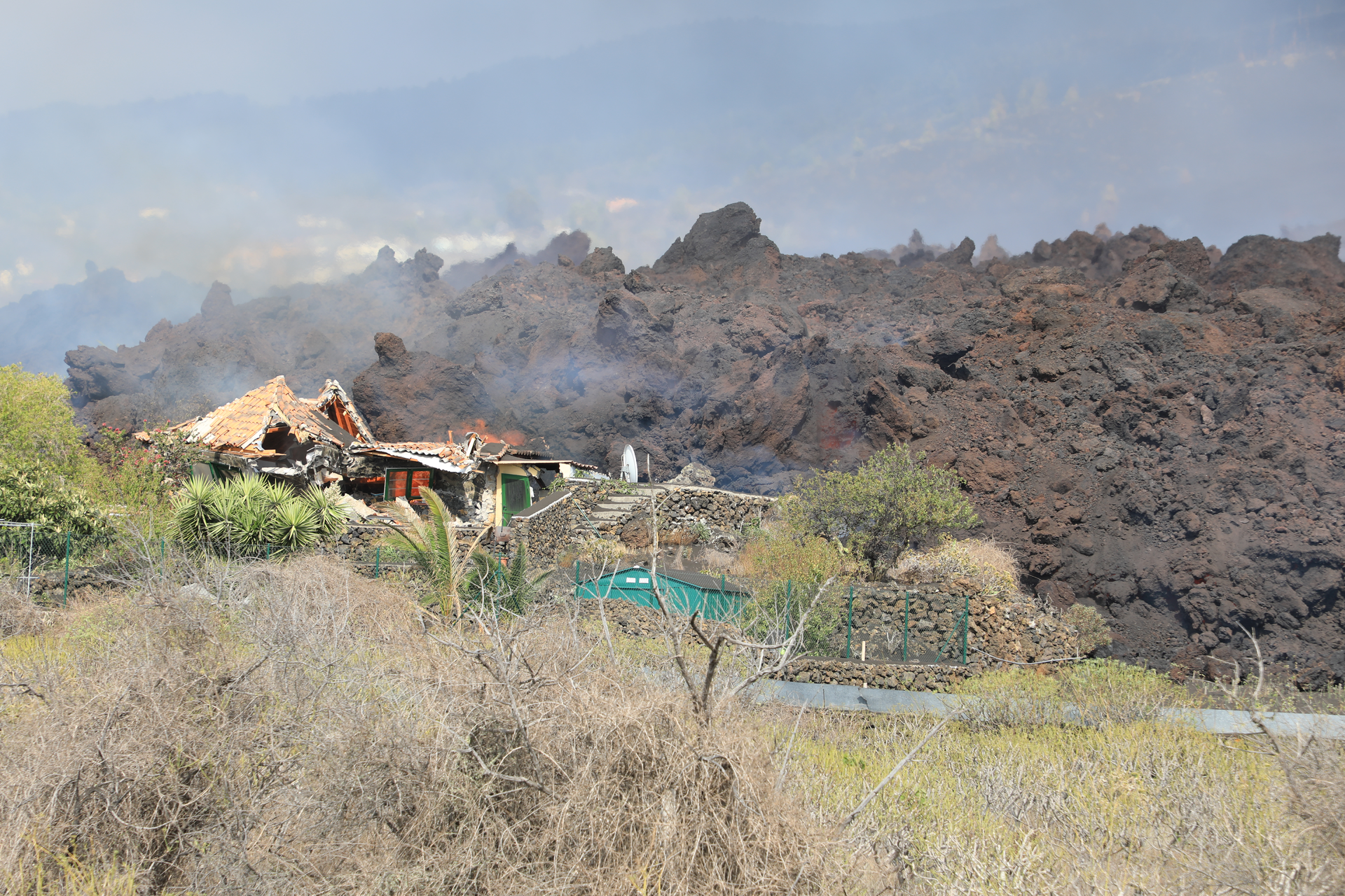 FIGURE 1. Cooled lava becomes blocks, sometimes as large as houses.