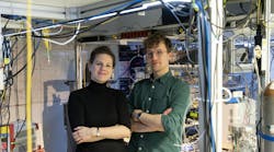 Birgit Stiller and Steven Becker in the lab with their setup. Birgit Stiller and Steven Becker in the lab with their setup.