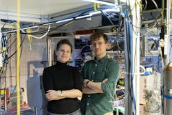 Birgit Stiller and Steven Becker in the lab with their setup. Birgit Stiller and Steven Becker in the lab with their setup.