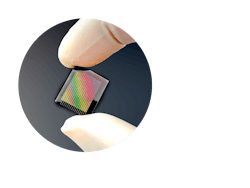 The tiny chip used by Marandi’s team includes ~20 OPOs. Credit: Ryoto Sekine The tiny chip used by Marandi’s team includes ~20 OPOs. Credit: Ryoto Sekine