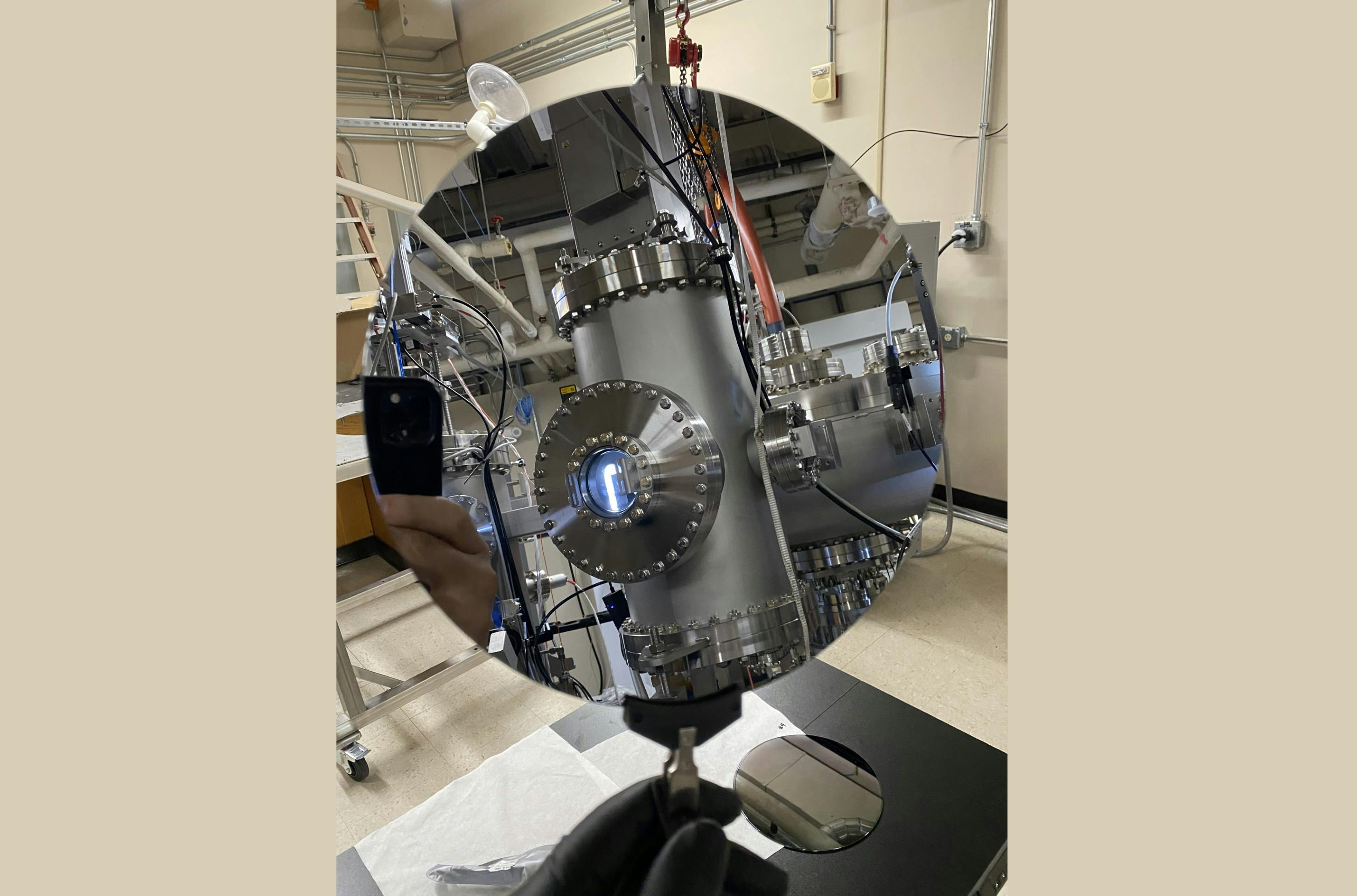 A 200-mm barium titanate (BaTiO3) wafer from La Luce Cristallina.