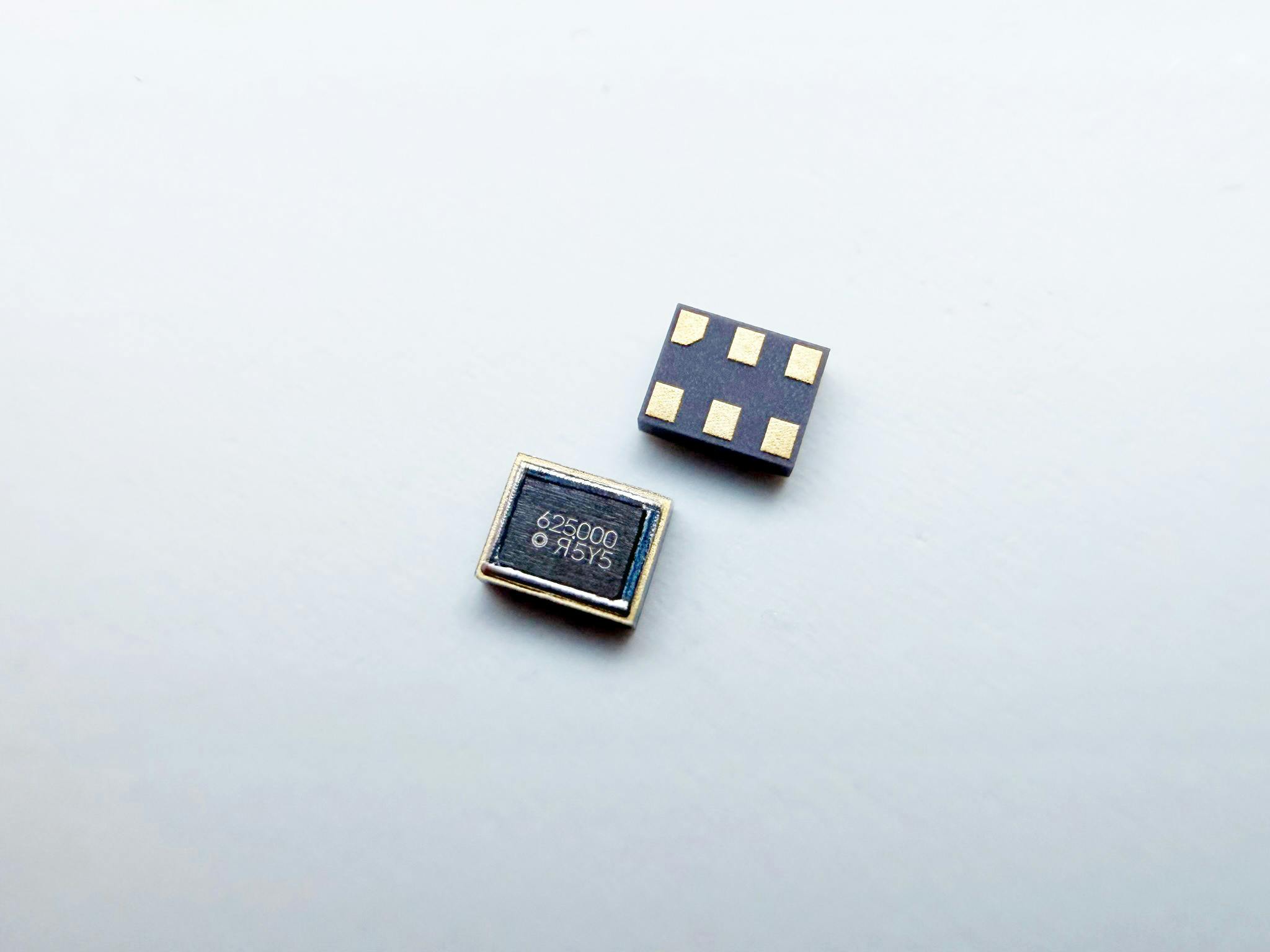 KCRO-05 Ultra-Low Jitter Oscillator