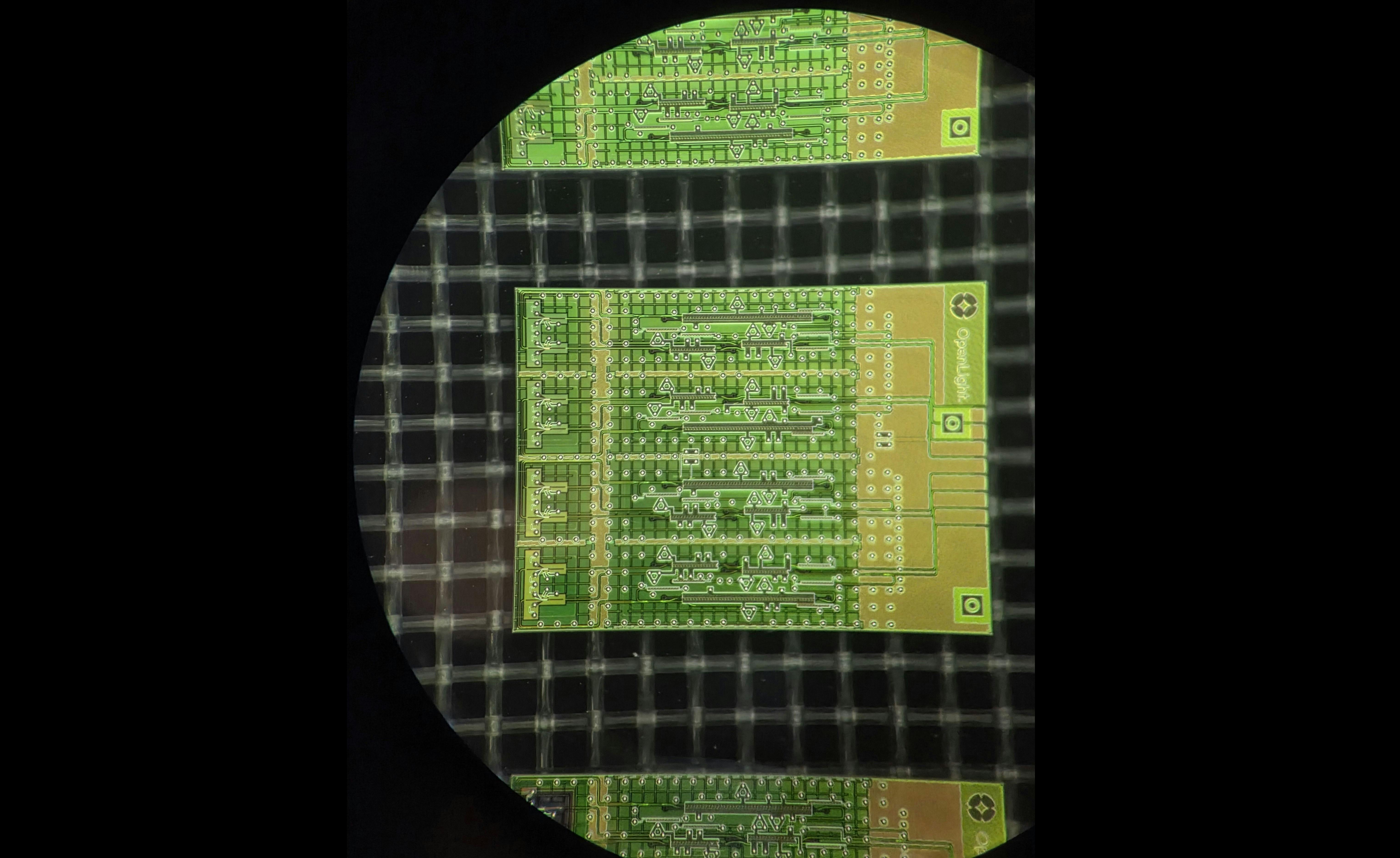 Architectural layout of a 5 &times; 7-mm 400G per lane photonic circuit with heterogeneously integrated lasers, modulators, and amplifiers.