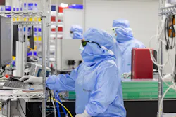 The option to use the measurement device (as seen in red on the bench) in an upright position is an advantage, especially within the confined space of a cleanroom. The option to use the measurement device (as seen in red on the bench) in an upright position is an advantage, especially within the confined space of a cleanroom.