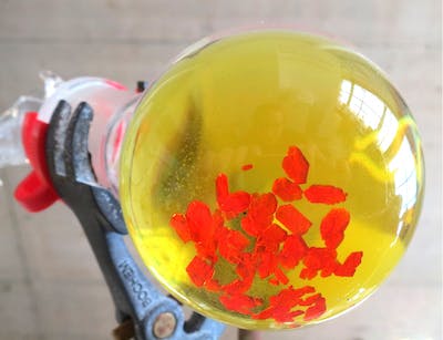 Thermo-chromium in a solid (red) and dissolved (yellow) state can be used for contactless measurement of temperature.