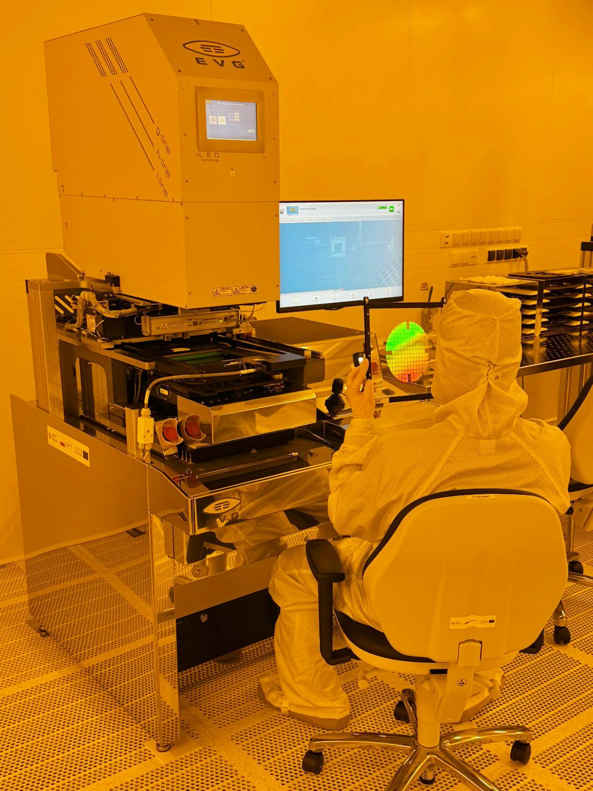 The EVG&circledR;6200 NT mask alignment system with UV nanoimprint capability featuring EVG&rsquo;s proprietary SmartNIL&circledR; technology in the cleanroom. Source: EV Group.
