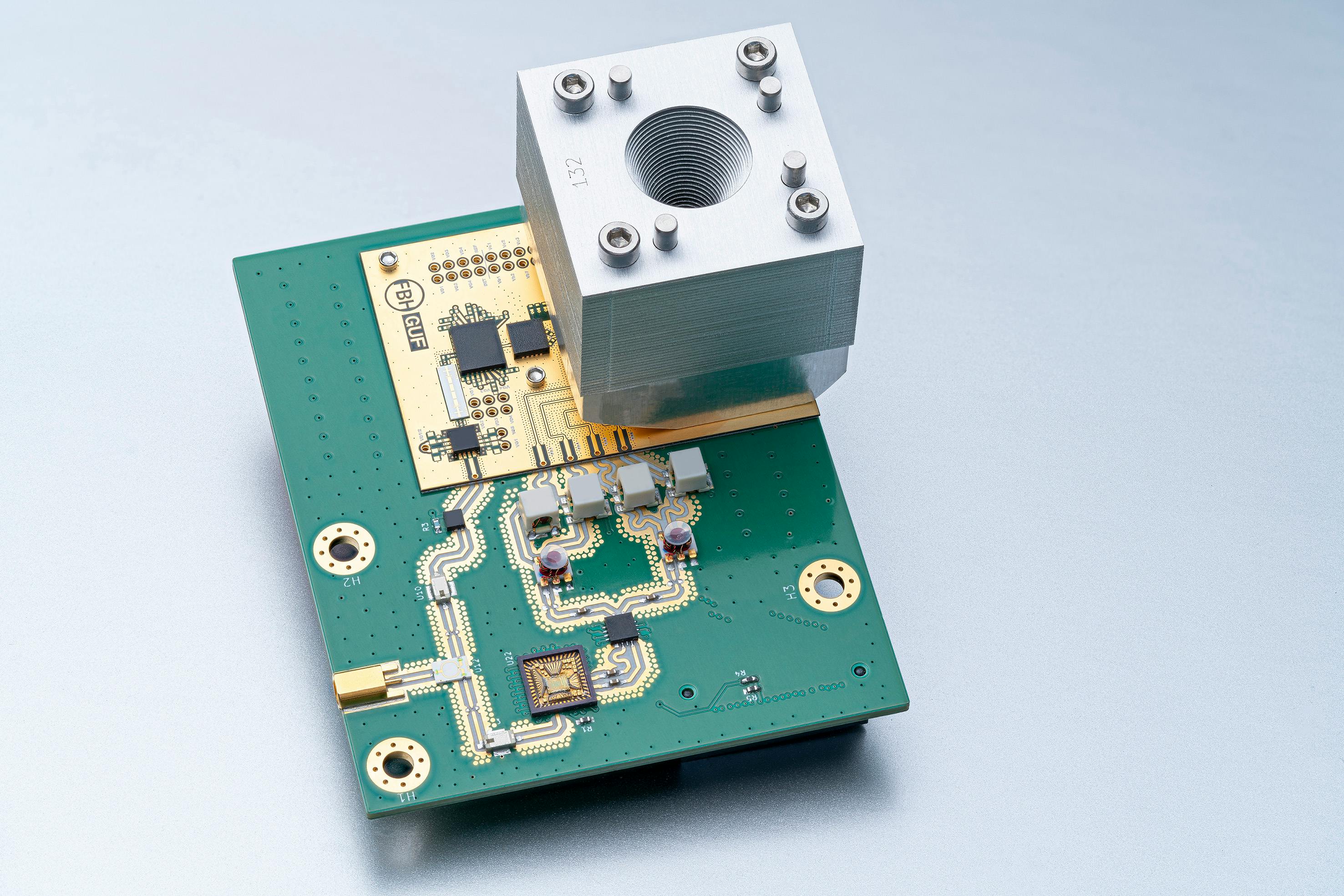 corrugated_horn_antenna_upconverter