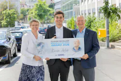 © CSEM – From left to right, Andrea Dunbar (CTO, CSEM), Kerem Artuk (R&D Engineer, CSEM) and Claude Nicollier (former Chair of CSEM and Swiss astronaut). © CSEM – From left to right, Andrea Dunbar (CTO, CSEM), Kerem Artuk (R&D Engineer, CSEM) and Claude Nicollier (former Chair of CSEM and Swiss astronaut).