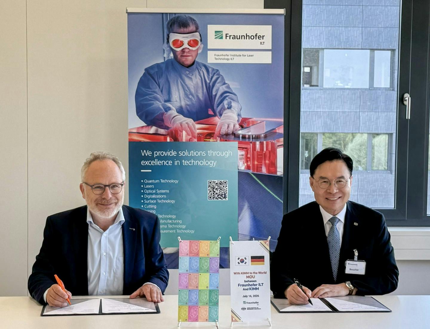Dr. Jochen Stollenwerk, Acting Director of Fraunhofer ILT (left), and Dr. Seog-Hyeon Ryu, President of KIMM, during the signing of the renewed Memorandum of Understanding on July 16, 2026, in Aachen.