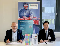 Dr. Jochen Stollenwerk, Acting Director of Fraunhofer ILT (left), and Dr. Seog-Hyeon Ryu, President of KIMM, during the signing of the renewed Memorandum of Understanding on July 16, 2026, in Aachen.