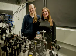 Pernille Undrum Fathi (left) and Irene Occhiodori (right) in the lab.