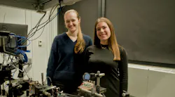 Pernille Undrum Fathi (left) and Irene Occhiodori (right) in the lab.
