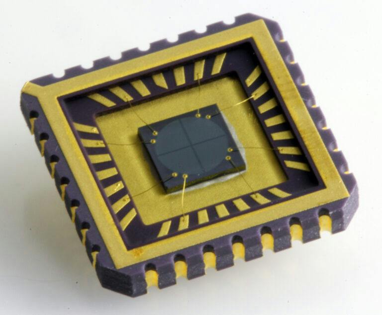 1.7 micron InGaAs quadrant photodiode - monolithic architecture.